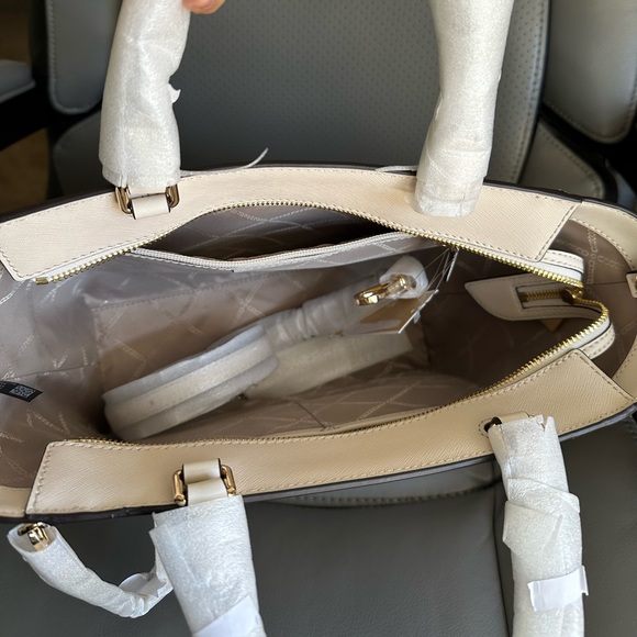 Michael Kors Kaylee 2-1 Medium Leather Satchel, Light Cream, NWT - Picture 10 of 11